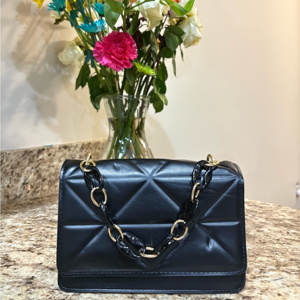 Elegant Black Quilted Chain Bag